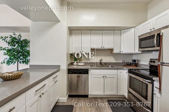 Building Photo - Fully Furnished Condo With Panoramic San Francisco Bay Views and Unbeatable Amenities