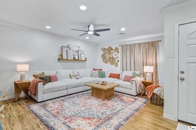 Building Photo - 111 Jennifer Ln