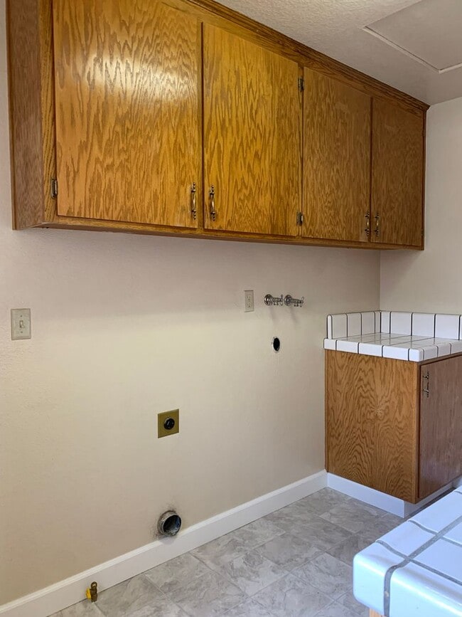 Building Photo - 2 Bedroom / 2.5 Bath Condo in Ridgemark