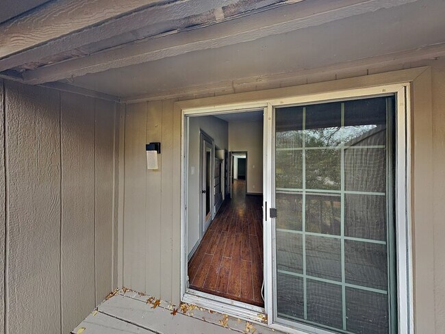 Building Photo - 2986 Buttonwood Dr