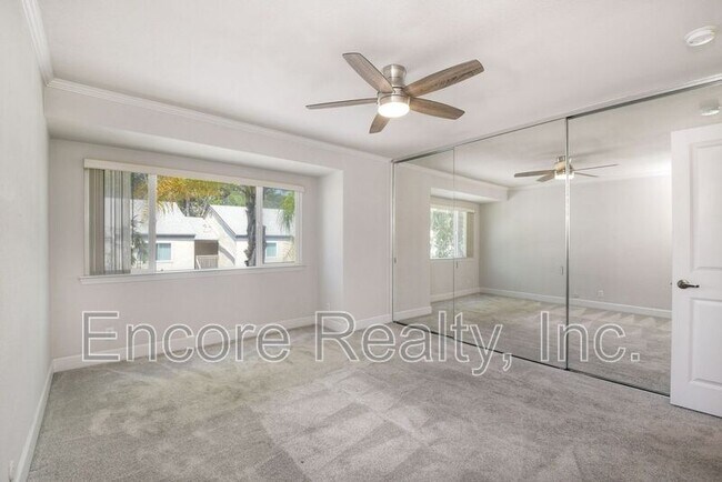 Building Photo - 8545 Villa La Jolla Dr