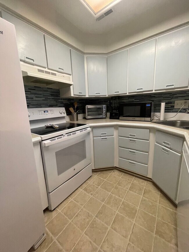 Building Photo - Ocean Pines condo fully furnished! Locatio...