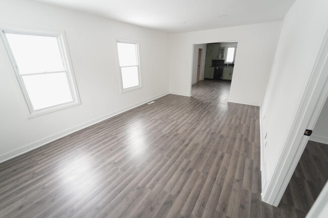 Building Photo - 1313 Summerset Dr