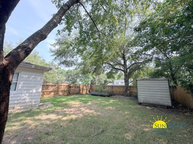 Building Photo - 501 Dona Ave