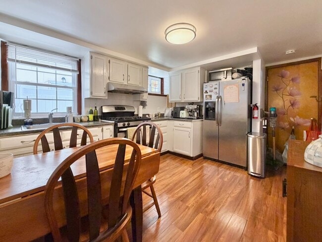 Building Photo - 196 6th St