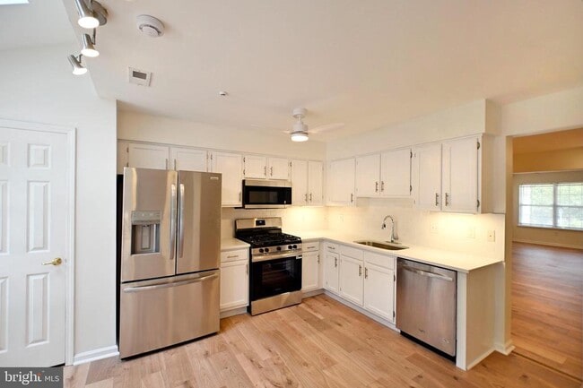 Building Photo - 302 Weston Ln