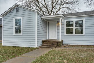 Building Photo - Beautifully Remodeled 3-1 in Sherman! Fridge, Washer and Dryer Included!