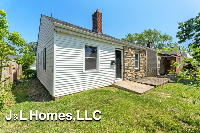 Building Photo - 568 Whitethorne Ave