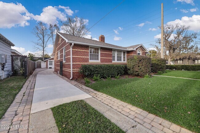 Building Photo - 1427 River Oaks Rd