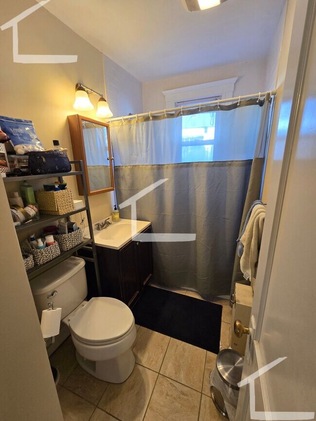 Building Photo - 60 Atkins St