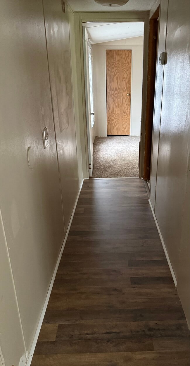 Building Photo - 1204 Sleepy Hollow Dr