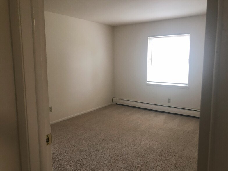 Building Photo - 202 Valorie Ln