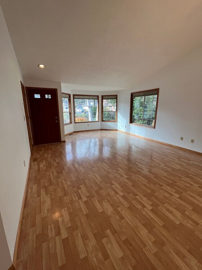 Building Photo - 3 Bedroom Home in Troutdale