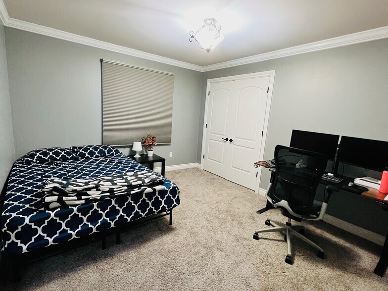 Building Photo - 22267 Heatherbrae Way S
