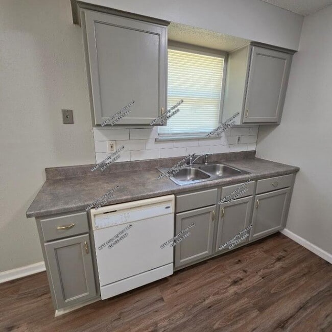 Building Photo - 408 NE Westwind Dr