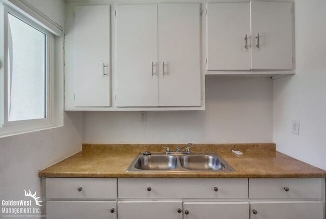 Building Photo - Beautifully Renovated 1Bdm 1Ba Apartment i...