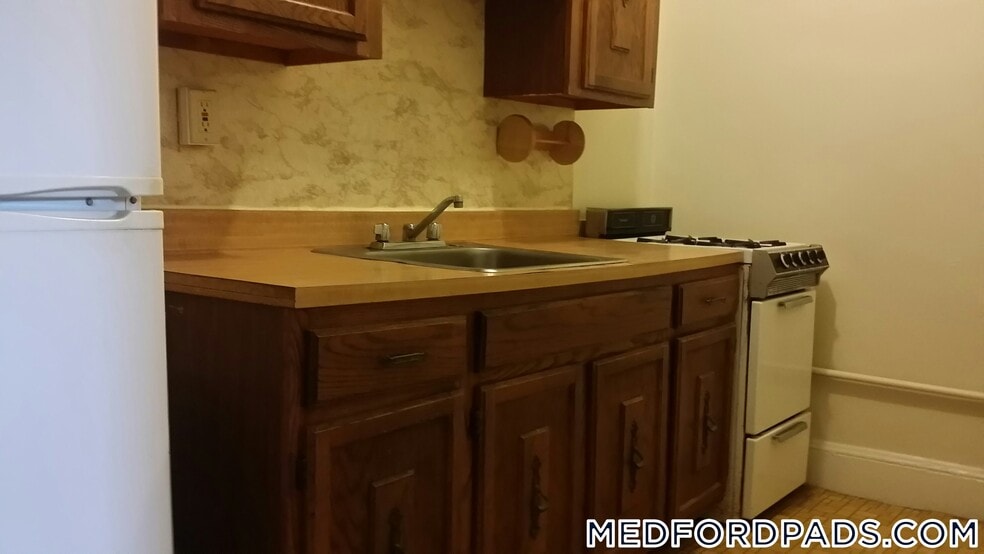 Building Photo - 53 Fellsway W