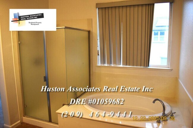 Building Photo - 5953 Pebblestone Way