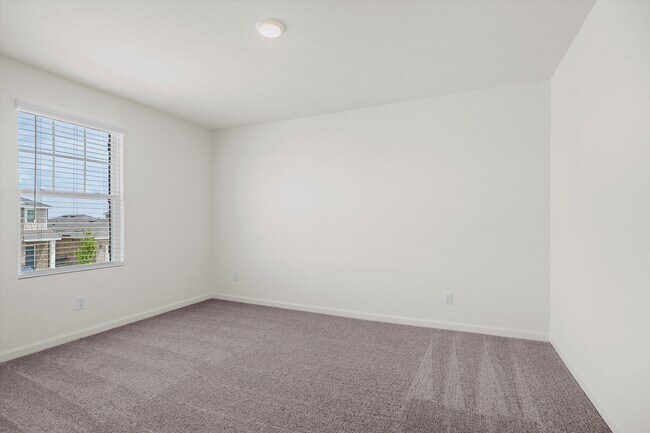 Building Photo - 5932 Sahara Dr