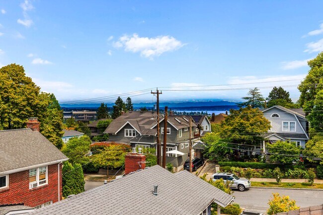 Building Photo - Updated 4 Bedroom North Capitol Hill Craftsman