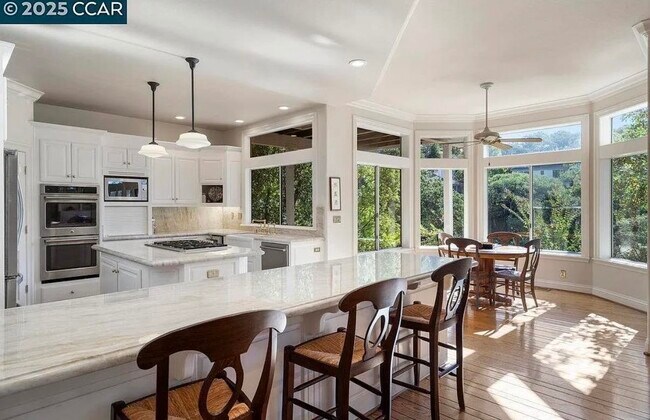 Building Photo - 3109 Stonegate Dr