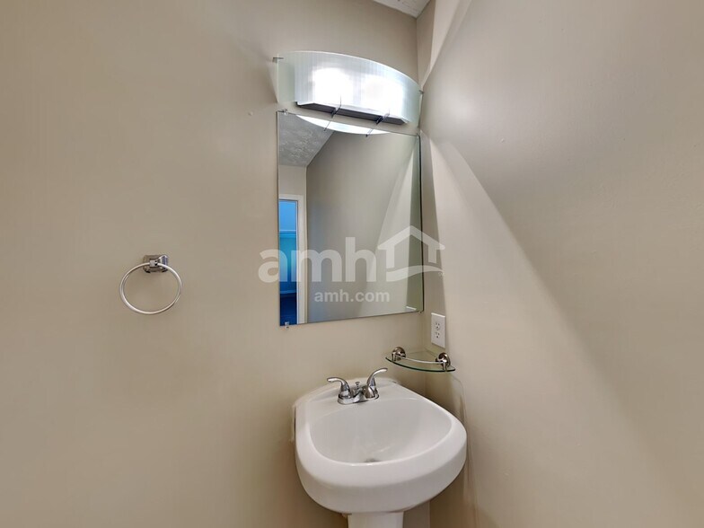 Building Photo - 1311 Aberdare Dr