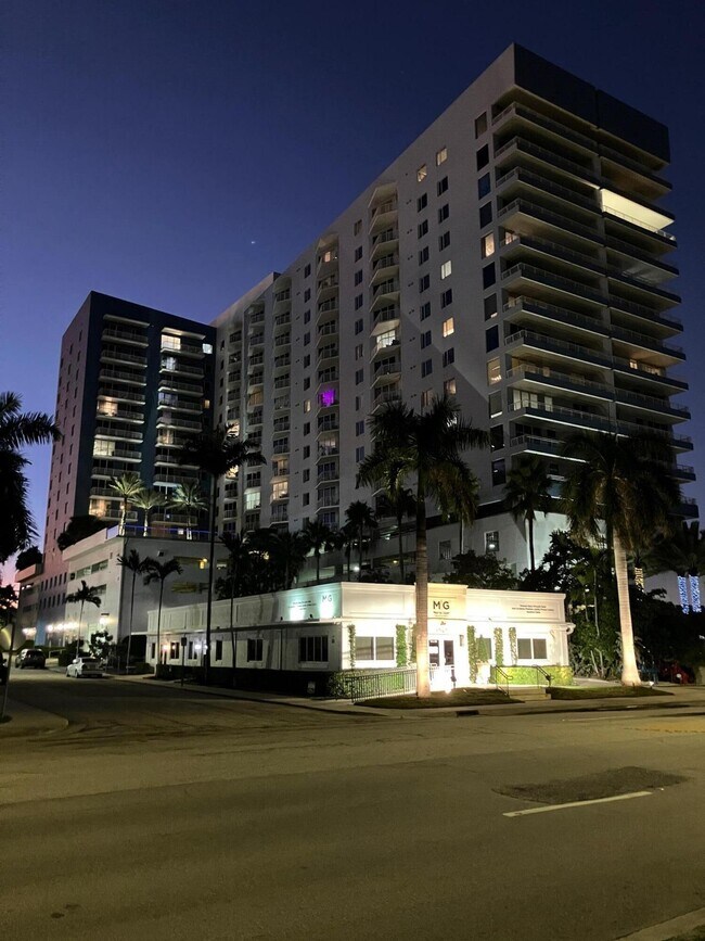 Building Photo - 1551 N Flagler Dr