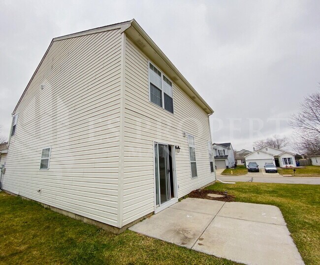Building Photo - Welcome home to this charming 4-bedroom, 2.5-bath home in Noblesville!