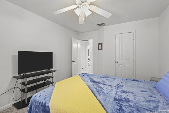 Building Photo - 10903 Wilson Oaks Dr