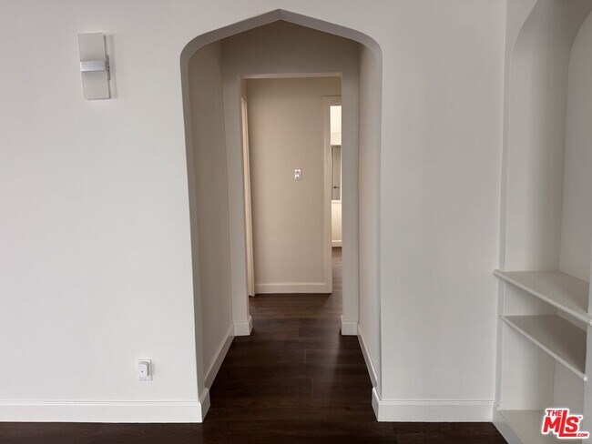 Building Photo - 1325 S Rimpau Blvd