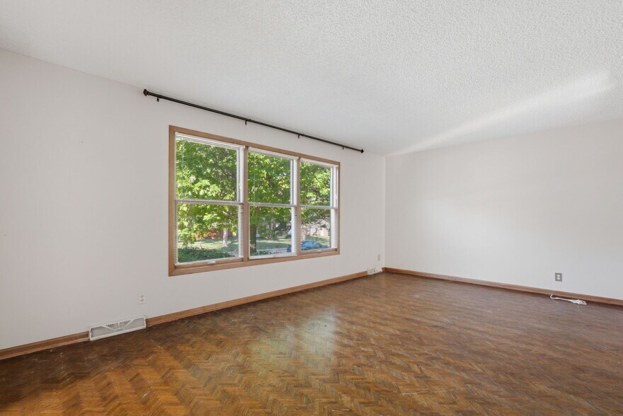Building Photo - 4813 Surrey Ct
