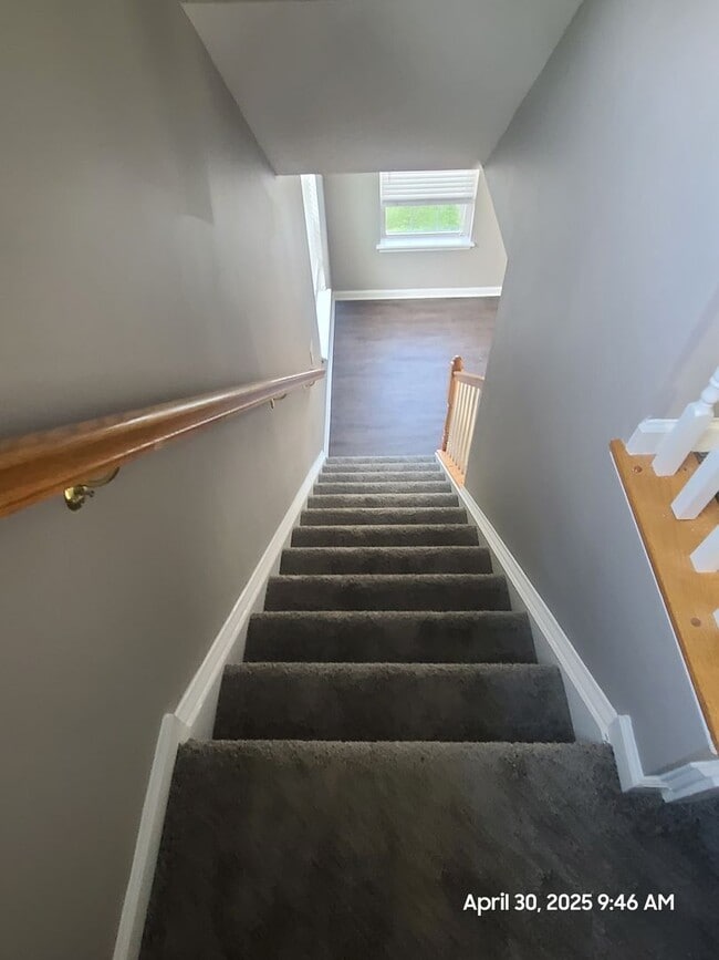 Building Photo - End Unit Town Home in Waynesboro, PA!