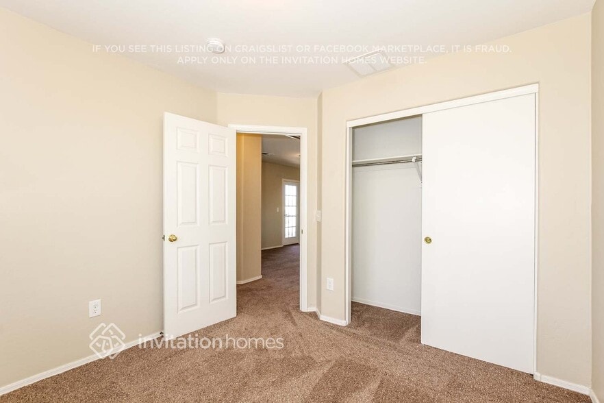 Building Photo - 17131 W Tara Ln