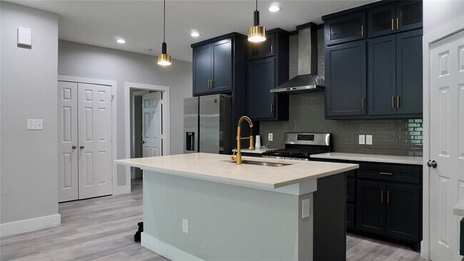 Building Photo - 6502 Bunche Dr