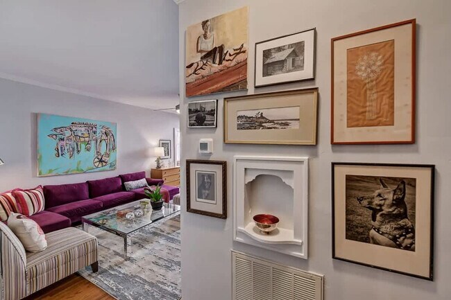 Building Photo - 518 Lamar Ave