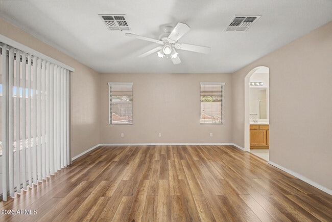 Building Photo - 6602 W Desert Hollow Dr