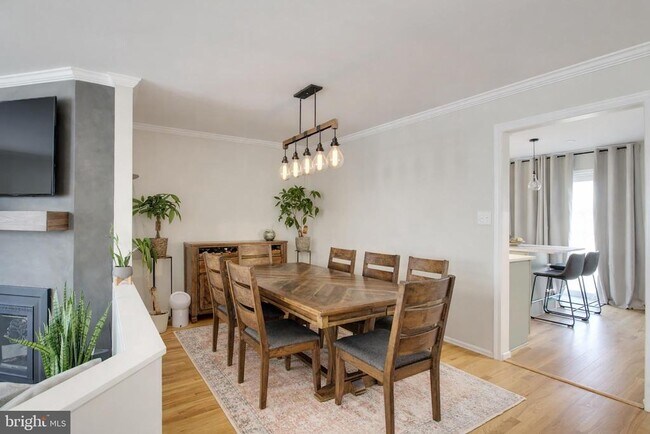 Building Photo - 708 Kings Croft Dr
