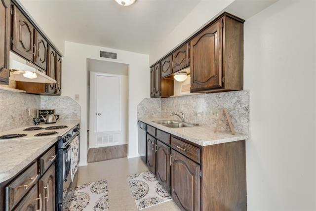 Building Photo - 1102 Meadow Creek Dr