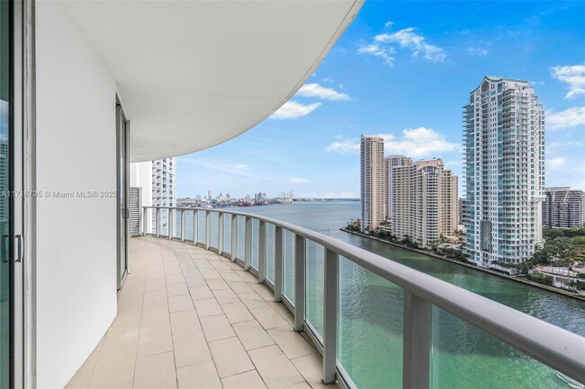 Building Photo - 300 S Biscayne Blvd