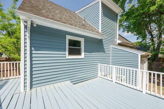 Building Photo - Completely Renovated 4 Bedroom/2 Bath Property off of Staples Mill Rd.! ****Available Beginning o...