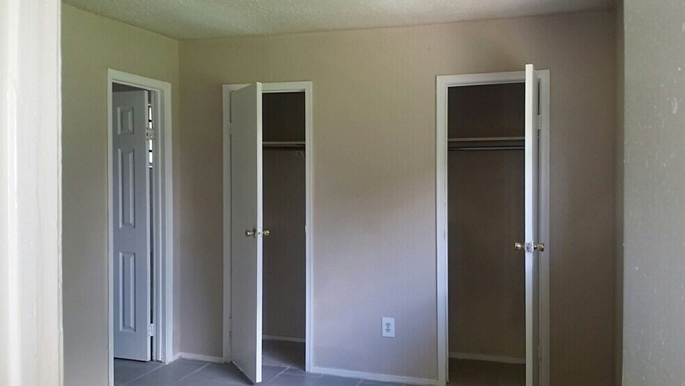 Building Photo - 12710 Redfern Dr