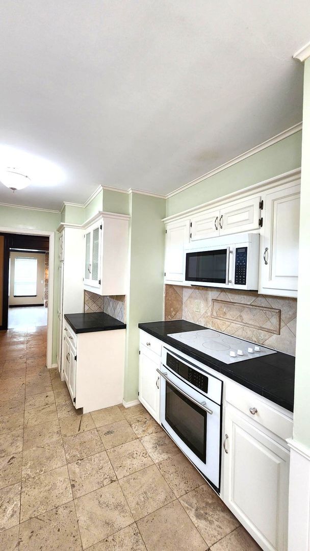 Building Photo - 3 Bed 2 Bath Townhome in Lakehurst Add NW OKC