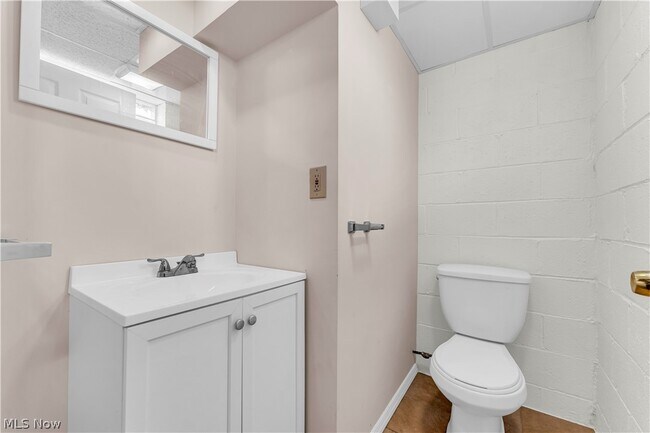 Building Photo - 9716 Alexander Rd