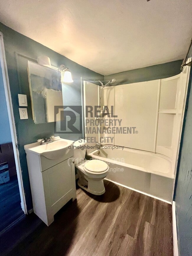 Building Photo - 2802 Lakeview Ave