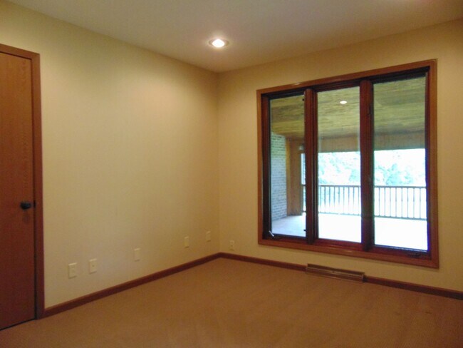 Building Photo - Amazing 3 Bed 2 Bath Country Home With Fab...