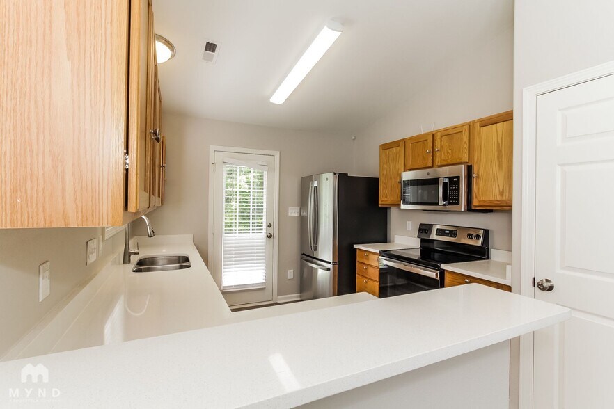 Building Photo - 10325 Hugue Way