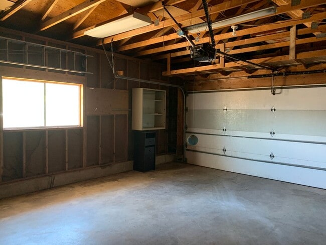 Building Photo - 4 bed/2 bath Home located in central Fort Collins off Drake