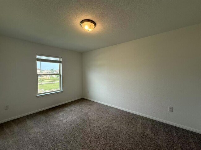 Building Photo - 157 Munk Ln