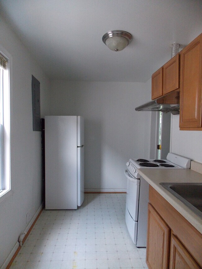 Building Photo - 417 E 31st St