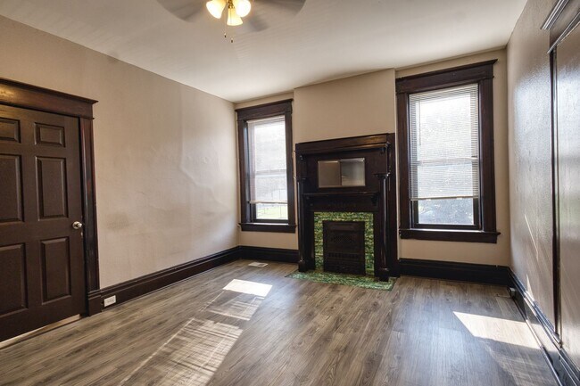 Building Photo - 2303 Russell Blvd
